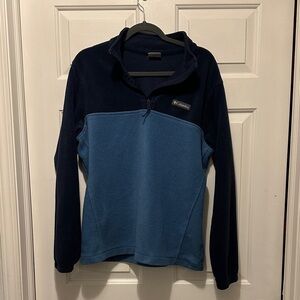 Columbia Two-Tone Fleece Pullover in Navy and Blue
